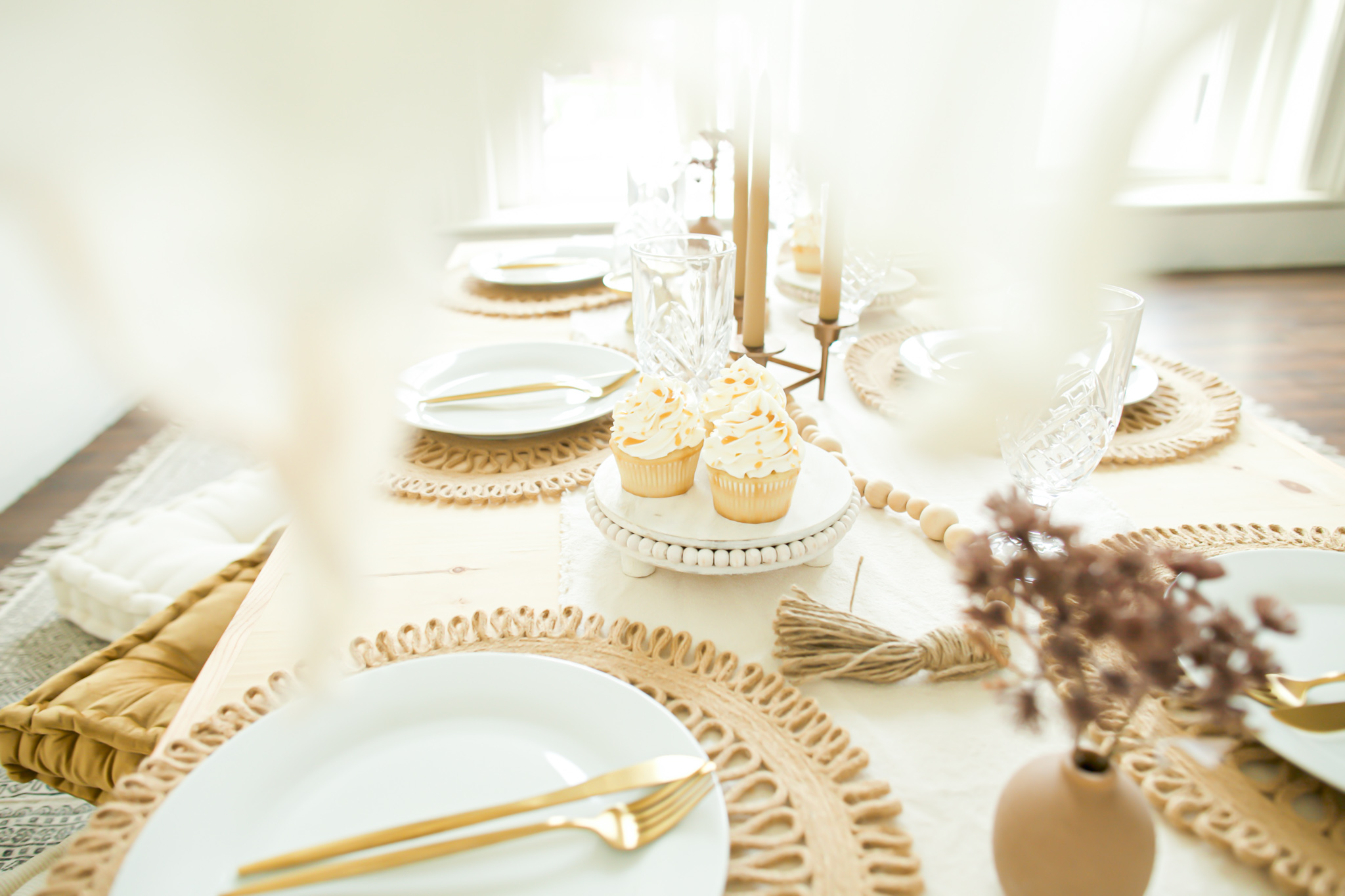 fall salted caramel cupcakes with caramel drizzle and fall table decor